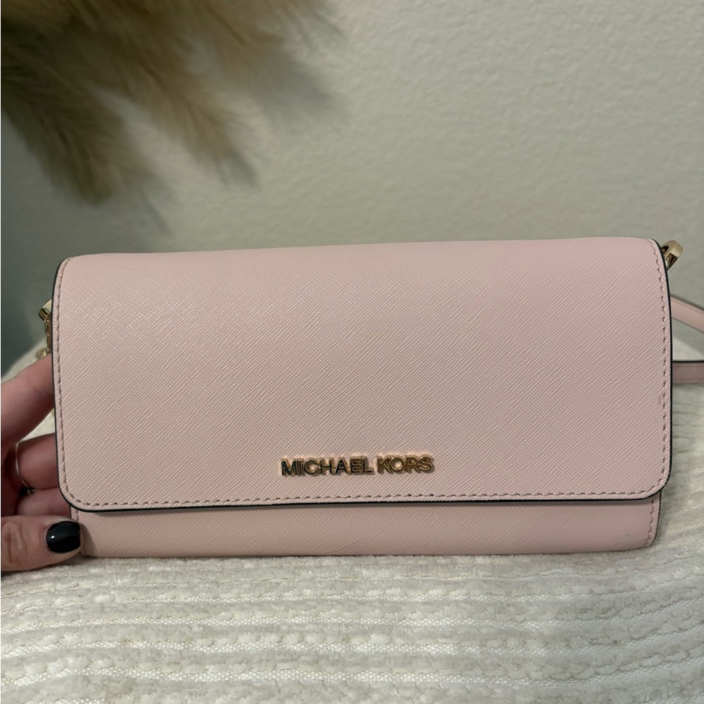 Michael Kors Blush Pink Wallet with Detachable Crossbody Chain Strap - Like New - Picture 2 of 8